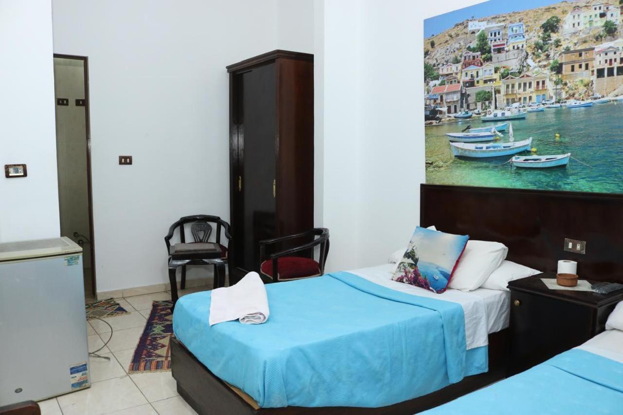 Acropole Hostel *