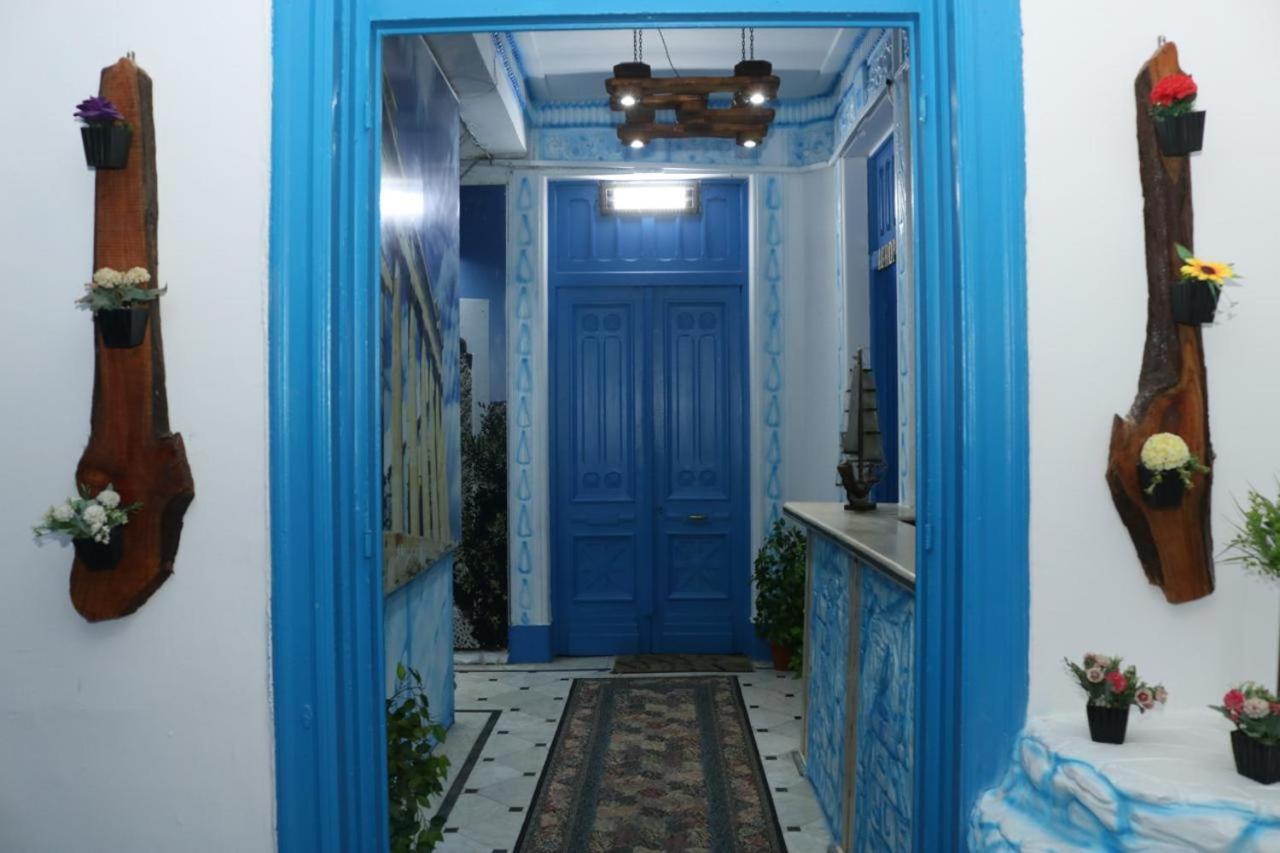 Acropole Hostel *